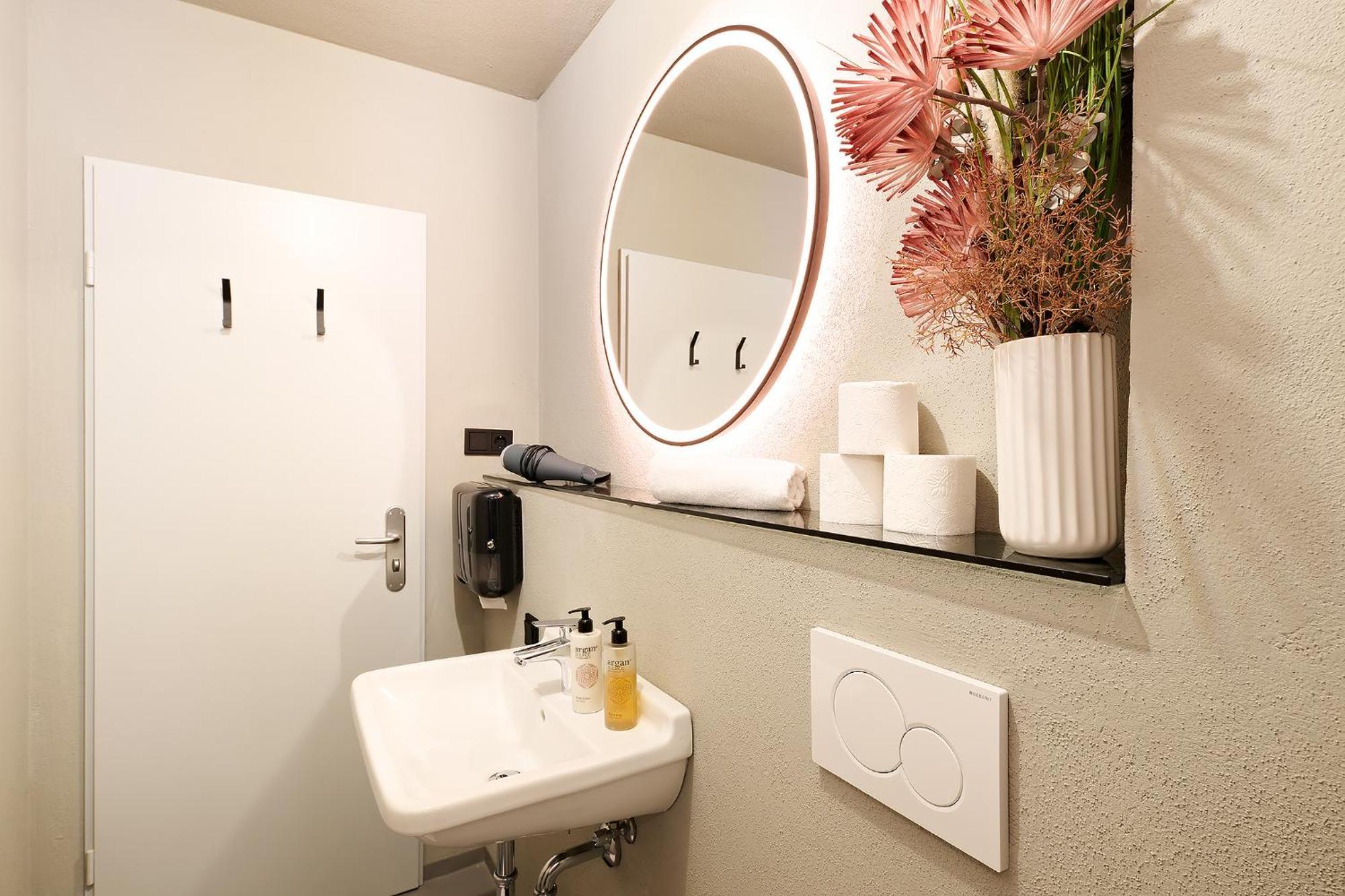 Xzllenz Kueche Bad S-Bahn Parken Smart-Tv Wellbeing Apartment Neunkirchen am Sand Room photo